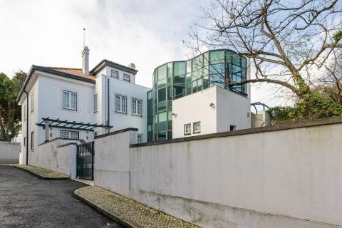 Casa de António Sérgio, que ali viveu entre 1926 e 1969, situada na Tv. do Moinho de Vento, n.º 4, Lisboa (atual instalação da CASES - Cooperativa António Sérgio para a Economia Social)
