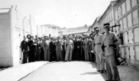 Fotografia do funeral de Bento de Jesus Caraça