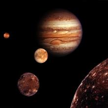 Os quatro maiores satélites de Júpiter, ou "satélites de Galileu" (Ganimedes, Calisto, Io e Europa), foram por este descobertos em 1610.