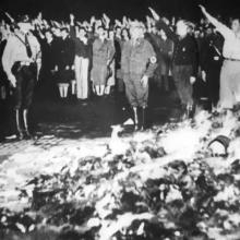 A fogueira de livros e documentos em Opernplatz, Berlim, na noite de 10 de maio de 1933